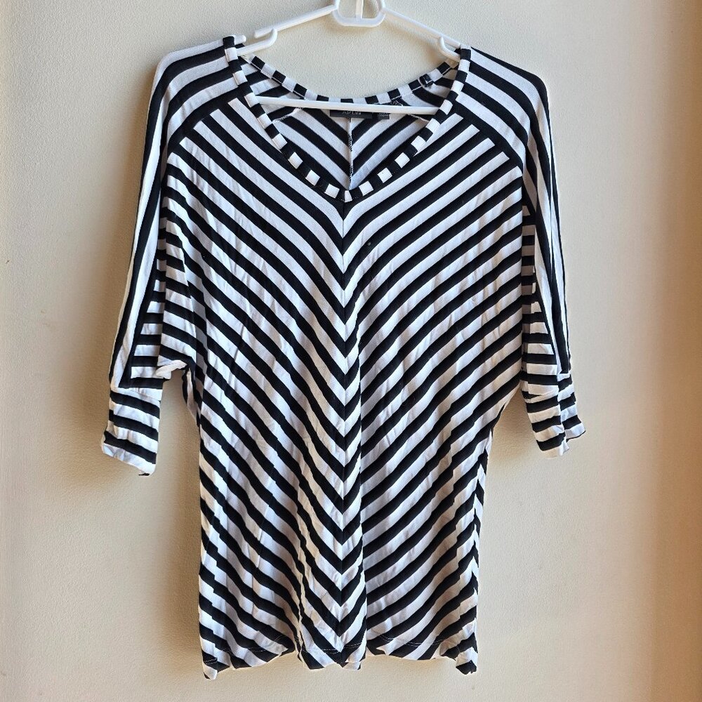Apt 9 Black/White Striped V-Neck Jersey Size Small